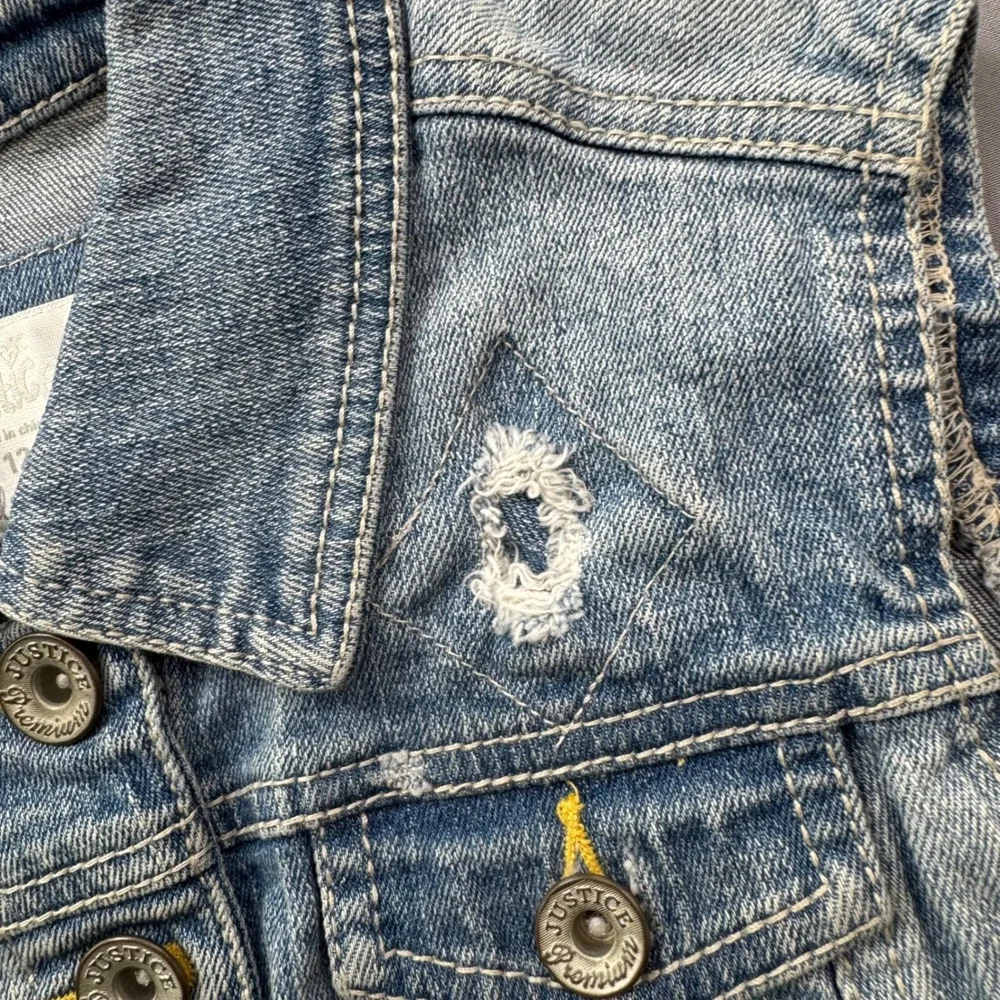 Justice Girls Medium Wash Distressed Cropped Denim Vest Size 12‎ Trucker Jacket